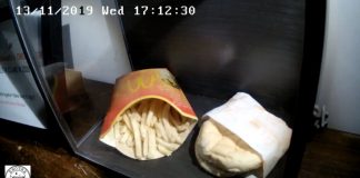 O último hambúrguer do McDonald’s vendido na Islândia tem 10 anos e não se decompõe O último hambúrguer do McDonald’s vendido na Islândia tem 10 anos e não se decompõe