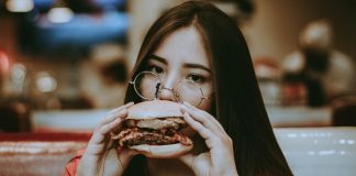 Bacon, salsichas, linguiças e presuntos estão na lista de alimentos cancerígenos Bacon, salsichas, linguiças e presuntos estão na lista de alimentos cancerígenos