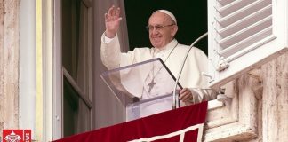 Papa Francisco pede: conversem durante as refeições e deixem os celulares Papa Francisco pede: conversem durante as refeições e deixem os celulares