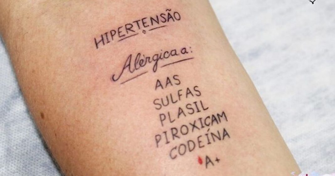 Tatuagem de segurança: arte com alertas de saúde