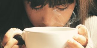 A ciência explica 10 coisas que acontecem ao seu corpo quando você bebe água morna com limão todas as manhãs A ciência explica 10 coisas que acontecem ao seu corpo quando você bebe água morna com limão todas as manhãs