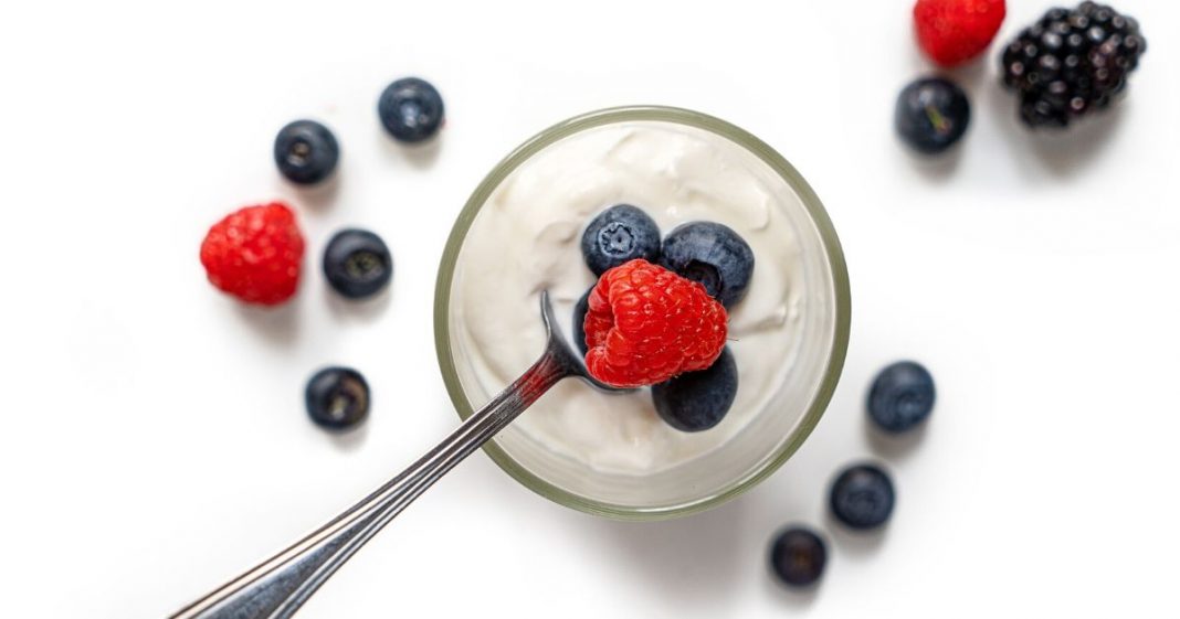Comer iogurte pode ajudar a diminuir o risco de câncer de mama