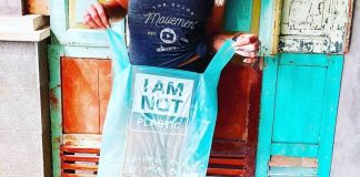 Sacolas à base de mandioca que dissolvem na água, e ainda pode servir como alimento aos animais marinhos Sacolas à base de mandioca que dissolvem na água, e ainda pode servir como alimento aos animais marinhos