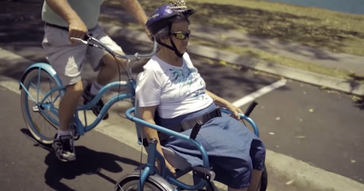 ideiasnutritivas.com - Marido inventa uma bicicleta especial para passear com a esposa com Alzheimer