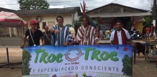 Mercado ecológico na Floresta Amazônica troca materiais recicláveis por alimentos Mercado ecológico na Floresta Amazônica troca materiais recicláveis por alimentos