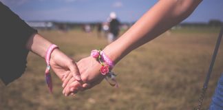 Uma amizade de longa distância é realmente a mais verdadeira Uma amizade de longa distância é realmente a mais verdadeira