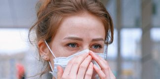 “Saíste para mais um turno” Marido de enfermeira escreve emocionante carta à esposa “Saíste para mais um turno” Marido de enfermeira escreve emocionante carta à esposa