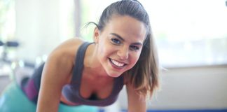 10 maneiras de criar uma rotina de exercícios em casa, por treinadores de fitness 10 maneiras de criar uma rotina de exercícios em casa, por treinadores de fitness