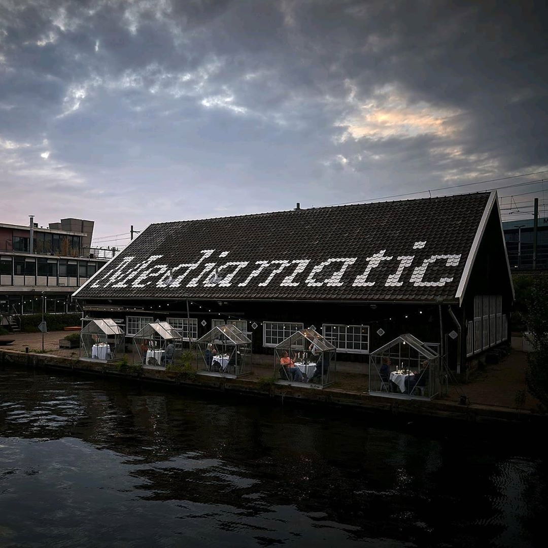 Restaurante em Amsterdã instala casas de vidro para evitar contágios ideiasnutritivas.com - Restaurante em Amsterdã instala casas de vidro para evitar contágios