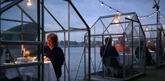 Restaurante em Amsterdã instala casas de vidro para evitar contágios Restaurante em Amsterdã instala casas de vidro para evitar contágios