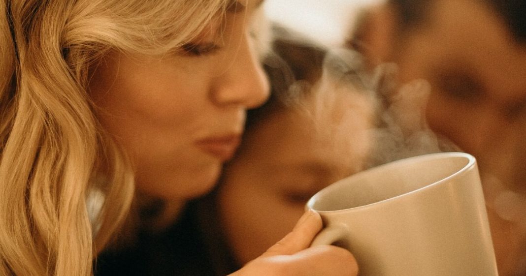 Apenas sentir o cheiro de café já diminui o estresse, revelam pesquisadores