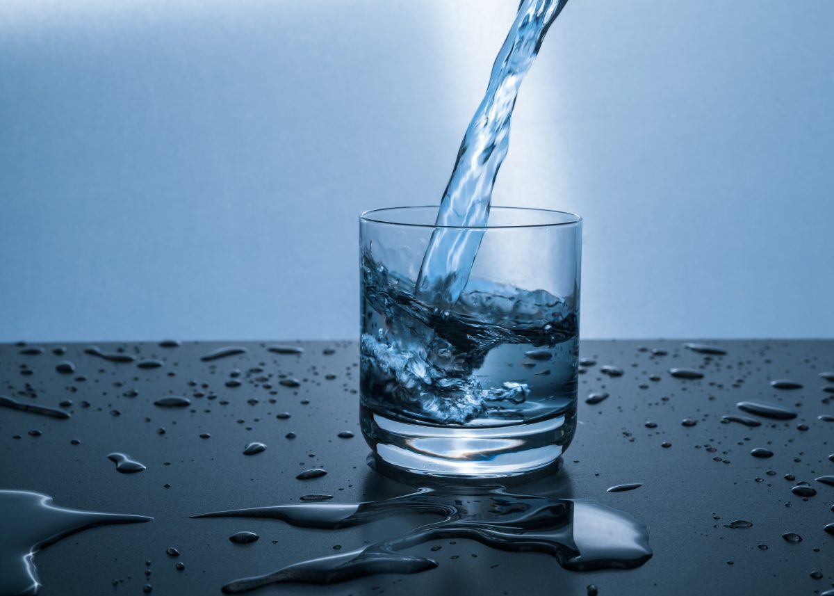 clean clear cold drink 416528 scaled - Beber água antes das refeições ajuda a perder peso e reduz a fome
