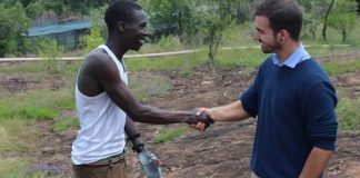 Engenheiro cria próteses para pessoas carentes feitas em impressora 3D Engenheiro cria próteses para pessoas carentes feitas em impressora 3D