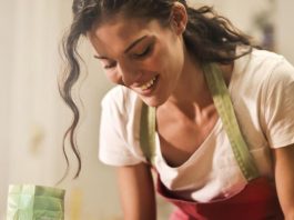 Hábitos ruins na hora de cozinhar — e que você pode ter algum deles