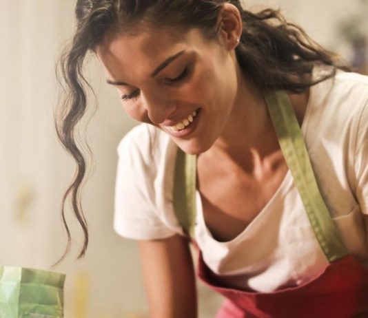 Hábitos ruins na hora de cozinhar — e que você pode ter algum deles