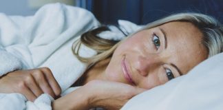 Mulheres precisam dormir mais que os homens, indica especialista Mulheres precisam dormir mais que os homens, indica especialista