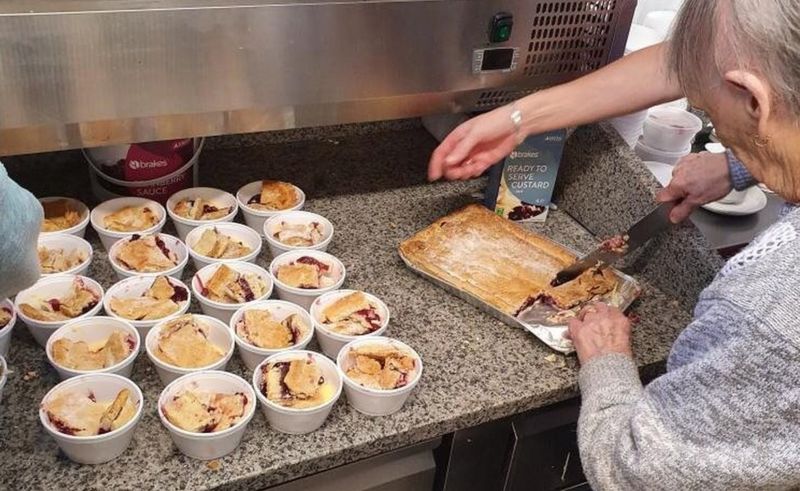 Senhora de 89 anos desafia a idade fazendo tortas para doar aos necessitados ideiasnutritivas.com - Senhora de 89 anos desafia a idade fazendo tortas para doar aos necessitados