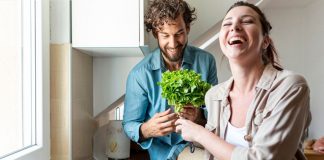 Para as mulheres, os homens ficam mais sexy quando estão cozinhando Para as mulheres, os homens ficam mais sexy quando estão cozinhando