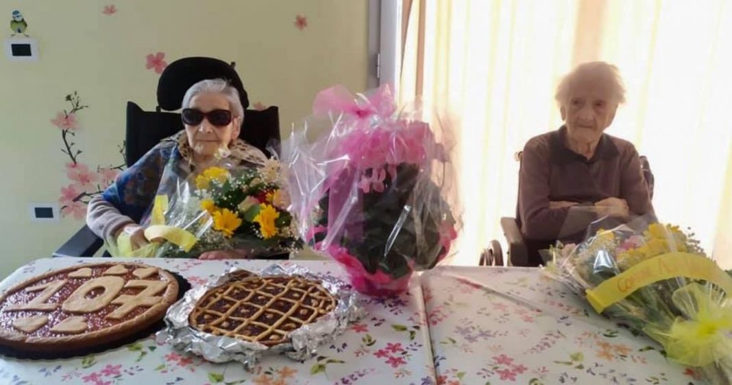 Avó comemorou seus 107 anos ao lado de sua melhor amiga que tem 104!