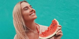 Chega de dietas malucas! Coma bem de maneira simples, saudável e sinta-se feliz Chega de dietas malucas! Coma bem de maneira simples, saudável e sinta-se feliz