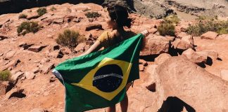 Menina de 14 anos vence concurso com comovente redação sobre o Brasil Menina de 14 anos vence concurso com comovente redação sobre o Brasil