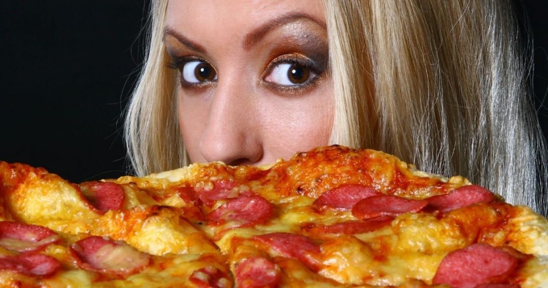 Por que algumas pessoas comem muito e nunca engordam?