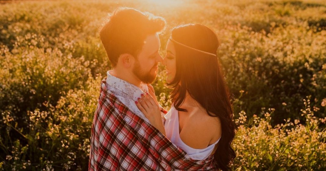 8 comportamentos que os homens têm apenas quando amam verdadeiramente