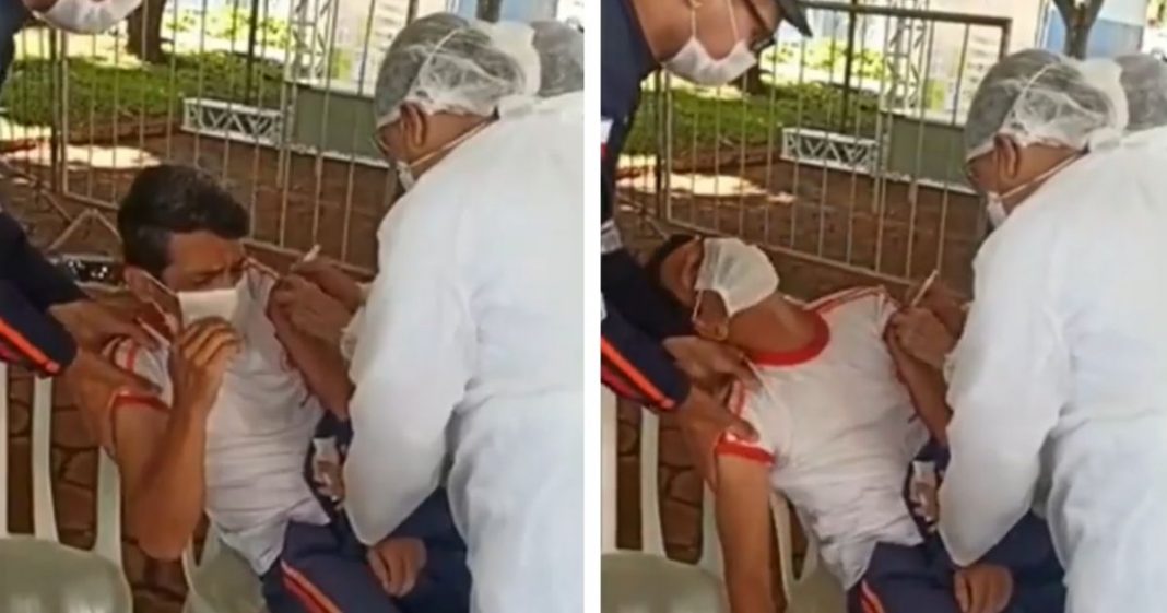 Socorrista com medo de agulha desmaia após receber vacina: vídeo da tremedeira viralizou