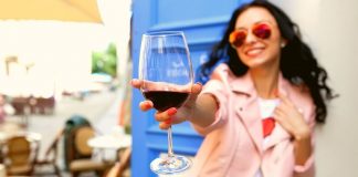 O tanino do vinho pode ajudar a combater a COVID-19, segundo pesquisadores O tanino do vinho pode ajudar a combater a COVID-19, segundo pesquisadores