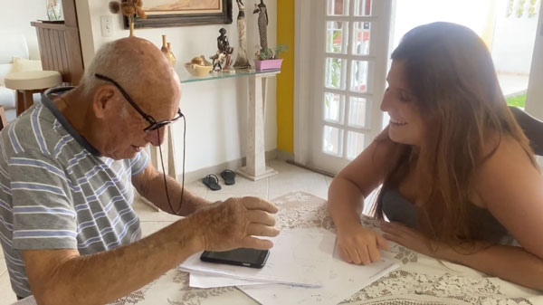 Neta desenha um "manual" para o avô aprender a enviar áudios pelo celular ideiasnutritivas.com - Neta desenha um "manual" para o avô aprender a enviar áudios pelo celular