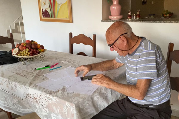 Neta desenha um "manual" para o avô aprender a enviar áudios pelo celular ideiasnutritivas.com - Neta desenha um "manual" para o avô aprender a enviar áudios pelo celular