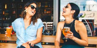 Beber cerveja pode ser mais eficaz contra rugas do que cremes anti-idade; diz estudo Beber cerveja pode ser mais eficaz contra rugas do que cremes anti-idade; diz estudo