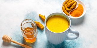 LEITE DOURADO: o que acontece com seu corpo quando você bebe leite de cúrcuma antes de dormir LEITE DOURADO: o que acontece com seu corpo quando você bebe leite de cúrcuma antes de dormir