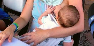 Mãe solicitada a “cobrir” enquanto amamentava seu bebê em público deu uma resposta épica Mãe solicitada a “cobrir” enquanto amamentava seu bebê em público deu uma resposta épica