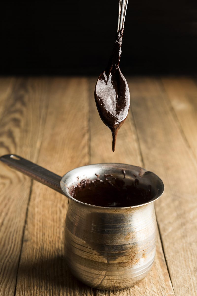 high angle teaspoon with melted chocolate over pot scaled - 5 receitas de brigadeiro que não engordam - saudáveis e gostosos de verdade!