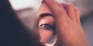 Quando ela fica quieta, ela percebe que não vale mais a pena lutar por você Quando ela fica quieta, ela percebe que não vale mais a pena lutar por você