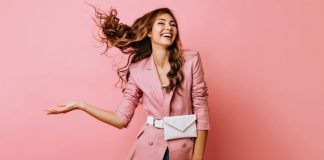 9 Erros na maneira de se vestir que fazem você parecer muito mais velha 9 Erros na maneira de se vestir que fazem você parecer muito mais velha