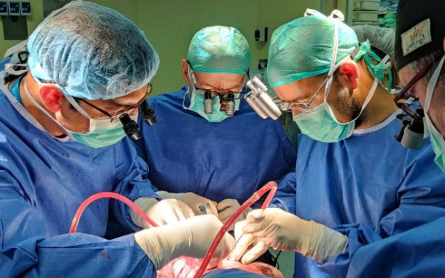 Irmãs gêmeas unidas se veem pela primeira vez depois de cirurgia que separou suas cabeças ideiasnutritivas.com - Irmãs gêmeas unidas se veem pela primeira vez depois de cirurgia que separou suas cabeças