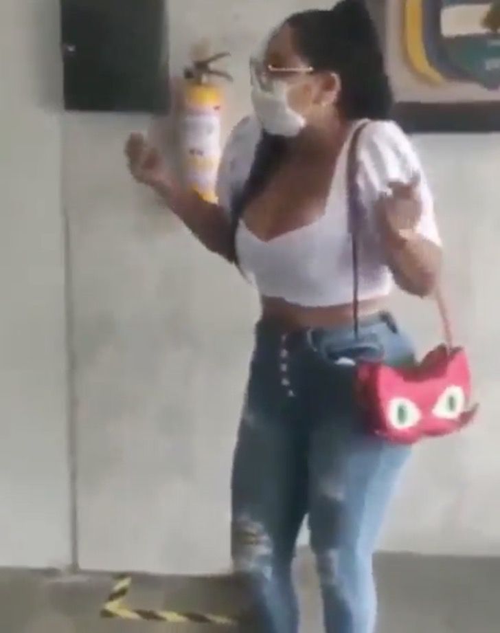 Mãe foi impedida de entrar na escola do filho por causa de sua roupa: "Me senti discriminada" ideiasnutritivas.com - Mãe foi impedida de entrar na escola do filho por causa de sua roupa: "Me senti discriminada"