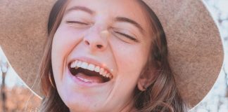 Mulheres que não usam maquiagem são mais inteligentes e mais atraentes, segundo pesquisa Mulheres que não usam maquiagem são mais inteligentes e mais atraentes, segundo pesquisa