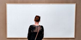 Artista recebeu 455 mil reais para criar uma obra — e entregou uma tela em branco Artista recebeu 455 mil reais para criar uma obra — e entregou uma tela em branco