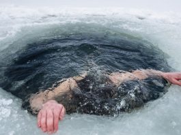 BANHOS FRIOS: 4 Principais motivos pelos quais eles são bons para você