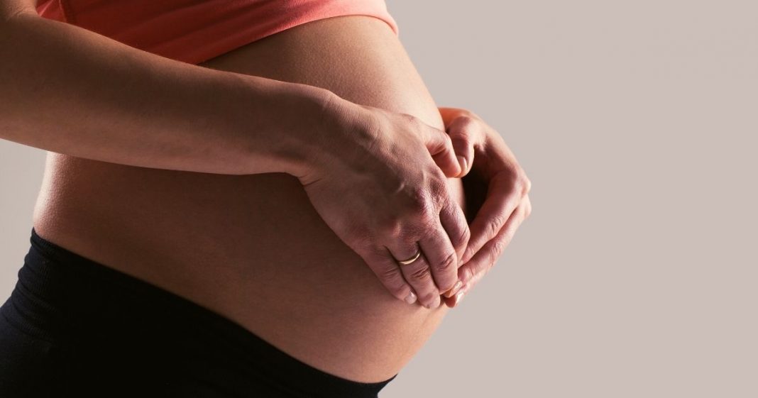 Como diminuir a barriga inchada após o parto?