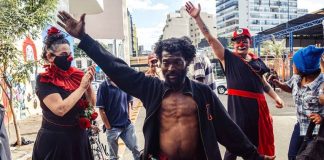 Psiquiatra se veste de palhaço para resgatar dependentes químicos das ruas Psiquiatra se veste de palhaço para resgatar dependentes químicos das ruas