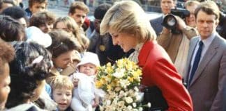 As comoventes palavras finais da princesa Diana reveladas pelo bombeiro que a socorreu após o acidente de carro As comoventes palavras finais da princesa Diana reveladas pelo bombeiro que a socorreu após o acidente de carro