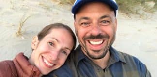 Casal reza para que o coração do bebê pare de bater após um aborto negado Casal reza para que o coração do bebê pare de bater após um aborto negado