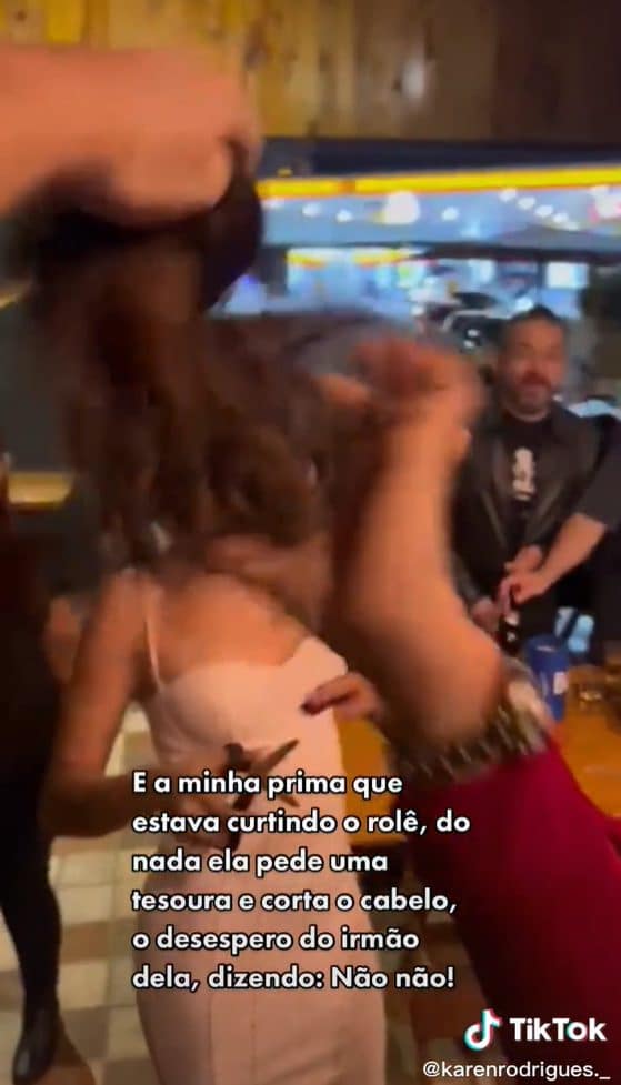 ideiasnutritivas.com - Jovem corta o próprio cabelo durante festa e vídeo viraliza: “Do nada ela pede uma tesoura”