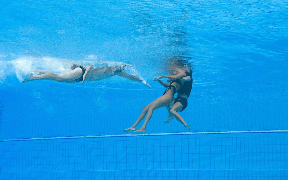 nadadora americana desmaia e afunda na piscina durante apresentacao de nado sincronizado 3 - Nadadora americana desmaia e afunda na piscina durante apresentação de nado sincronizado