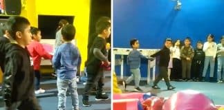 Menino preferiu perder jogo e levou melhor amigo com autismo pela mão quando não sabia o que fazer Menino preferiu perder jogo e levou melhor amigo com autismo pela mão quando não sabia o que fazer