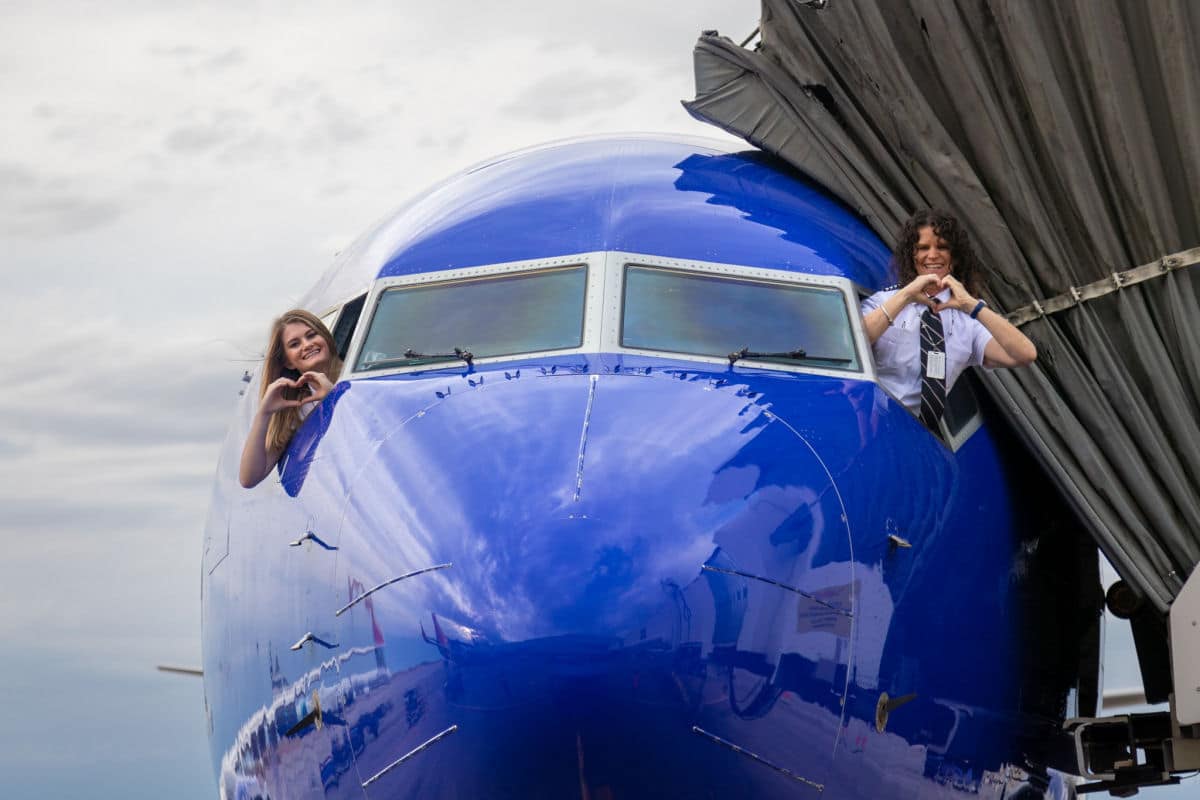 Companhia aérea faz história com primeira dupla de pilotos mãe e filha! ideiasnutritivas.com - Companhia aérea faz história com primeira dupla de pilotos mãe e filha!